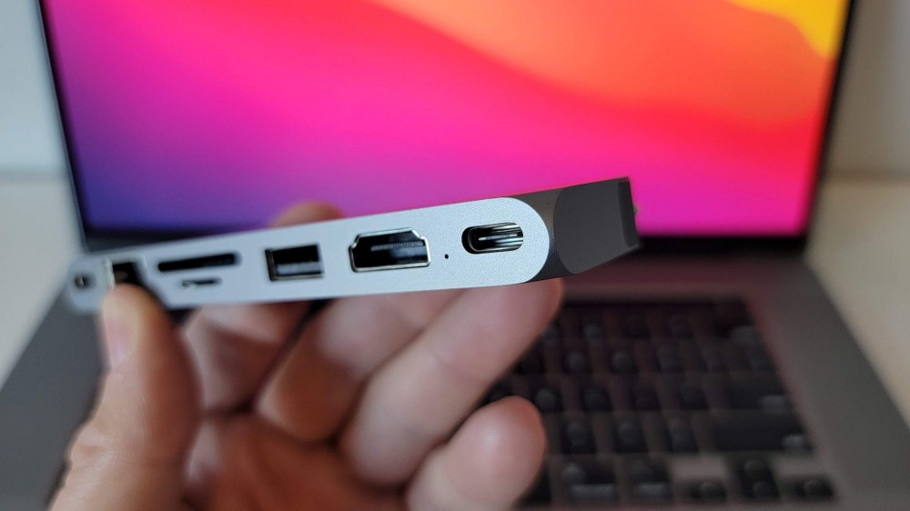 Satechi Pro Hub Max USB-C power port