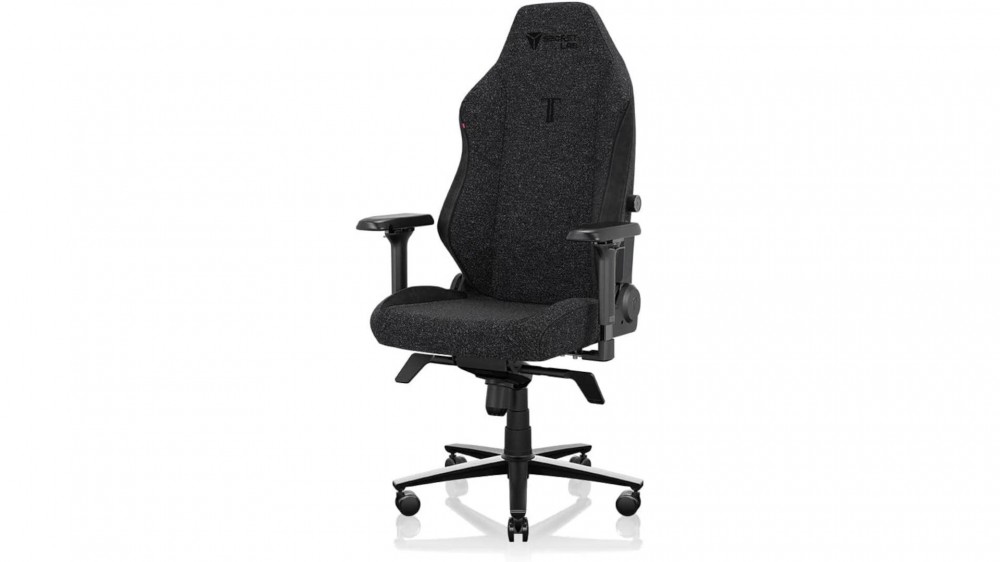 The Secretlab TITAN Evo 2022 chair sits on a white background.